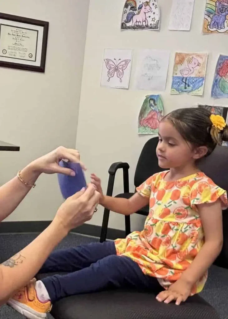 Language therapy with picture cards in Menlo Park